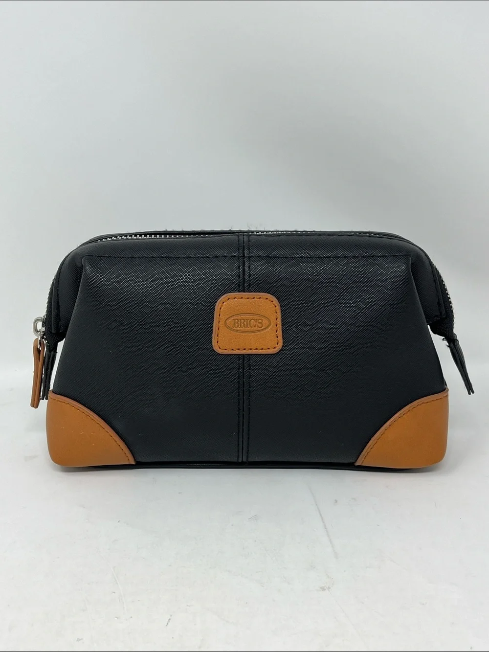 BRIC’S TRAVEL TOILETRY ZIPPER BAG QATAR AIRLINES BLACK AND TAN